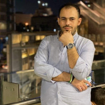 الأردن تعتقل الصحفي السوري المعارض إبراهيم عواد وتودعه مخيم الأزرق تمهيدا لتسليمه الى النظام السوري